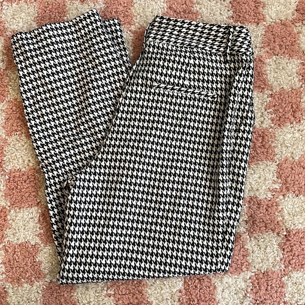WHOWHATWEAR HOUNDSTOOTH PLEATED PANTS - Picture 2 of 2